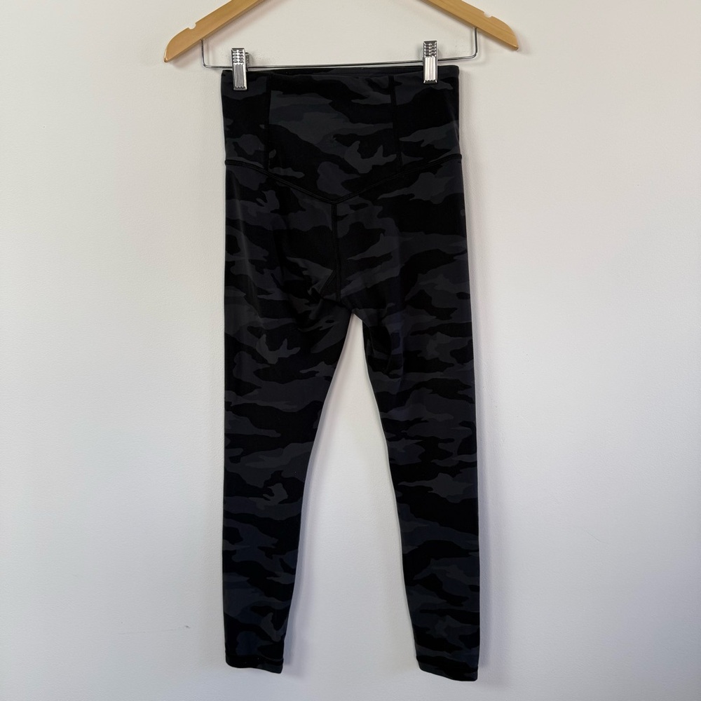 Athleta Elation 7/8 Tight Legging Black Camo Size XS Sporty Yoga Athletic Casual - Picture 8 of 11